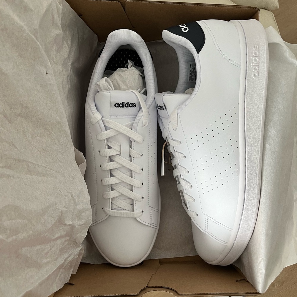 Adidas Advantage NWT White & Black Sneakers Sz11 Men’s
